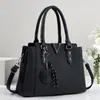 Bolsos de mujer de moda 2026, bolsos de mano de alta gama de gran capacidad, bolsos de hombro y bandolera V-shape de moda para mujer al por mayor