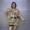 Camiseta de Tricô de Seda Gelada com Manga Curta Estampada com Strass Quente Feminina Verão 2024 Nova Blusa Solta com Capuz Tendência Ins