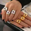 Anel Zircônia Redonda Brilhante Placa Larga Estilo Chique Europeu e Americano Design Exagerado de Personalidade Aço Inoxidável Não Desbota Banho de Ouro 18k