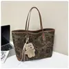 Bolsa Tote Feminina Grande Capacidade Estilo Novo 2025 Coreana Diária Nicho Retrô de Ombro para o Trabalho