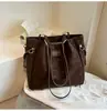 Bolso bandolera simple de gran capacidad, nuevo estilo otoño e invierno, bolso de hombro único de Instagram, bolso tote de moda para el día a día, de nicho y moderno