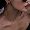 Collar con colgante de cruz de diseño avanzado de lujo ligero para mujer, estilo retro frío europeo y americano, con cadena de hueso de serpiente y cuchilla de doble capa, collar americano