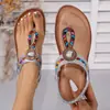 Sandálias Romanas 2026 para mulheres, novo estilo europeu e americano, sandálias rasteirinhas estilo fada confortáveis com pedrarias coloridas, sapatos de praia estilo férias