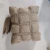 Accesorios de Rendimiento del Ejército Rojo Mochila del Ejército Rojo Transmisor de Madera Arma Larga Espada Ancha del Ejército de la Octava Ruta Guerra Antijaponesa Tetera Zapatos de Paja Comida Seca