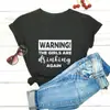 Advertencia Las Chicas Están Bebiendo de Nuevo Camiseta de Comercio Exterior Europea y Americana impresa