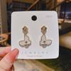 Pendientes de Concha de Mar Mariposa Tendencia 2024 con Pasador de Plata 925 Elegantes y Modernos Pendientes de Botón Coreanos