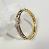 Joias Yongge Europeu e Americano Cor Dopamina Flor Gotejamento Óleo Pulseira Versátil Estilo Étnico Borda Dourada Oco Ornamento de Mão