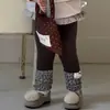 Conjunto de colete 90% pluma de pato branco para outono e inverno de menina, com um suéter de tricô estilo fofo e calças legging, um conjunto de três peças