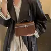 Bolso versátil y minimalista para mujer, nueva colección otoño 2026, con acabado mate, textura de alta calidad y colores contrastantes, diseñado como bolso de hombro o bolso cruzado