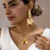 Conjunto de Aretes y Collar con Borlas y Flores de Moda Transfronterizo Adecuado para que las Mujeres lo Usen en Fiestas y Banquetes