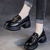 Zapatos de cuero retro marrones británicos para mujer, nuevo modelo de otoño 2026, zapatos de corte medio de una sola pieza, mocasines de suela gruesa, zapatos de tacón medio para mujer