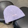 Chapéu de Tricô Estilo Coreano para Mulheres, Chapéu de Lã com Logo de Letra Tendência, Chapéu Quente para Outono e Inverno Frio, Proteção para as Orelhas, Fashionável e Versátil