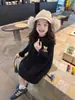 Conjunto de Dos Piezas para Niña: Vestido Chaleco Grueso de Lunares, Nuevo Estilo Coreano para Otoño e Invierno, Elegante Conjunto de Suéter con Cuello de Volantes para Bebé