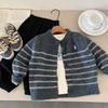 Suéter Infantil 2026 Bugatang Otoño Nuevo Cardigan de Punto Rayado Bordado para Niños y Niñas Ropa de Punto para Bebés de Moda