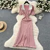 Vestido Vintage Francés de Solapa Contrastante Manga Corta Hebilla Metálica Ajustado al Cuerpo para Mujer Cintura Ceñida Adelgazante Falda de Punto Elegante con Abertura