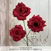 Ramo Artificial Falso de Rosa Diamante de Tres Cabezas Flores de Boda Flores Artificiales de Seda de Alta Gama Adornos Terminados Flores Decorativas para Sala de Estar