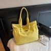 Bolso Tote para Mujer 2025 Verano Nuevo Bolso Ligero de Gran Capacidad para Viajar al Trabajo Bolso de Hombro de Nailon Simple Casual Moderno