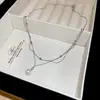 Collar de Perlas con Colgante Plisado Estilo Francés, Lujo Ligero y Sensación de Alta Gama, Cadena para Clavícula para Mujer, Accesorio de Cuello de Moda y Elegante con Diseño Único