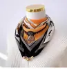 Nuevo Pañuelo Pequeño de Seda con Hebilla Magnética 2026 para Mujer, Pañuelo Cuadrado Delgado para Otoño e Invierno, Pañuelo Triangular, Calentador de Cuello, Protección de Cuello de Moda y Versátil