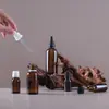 Botella de vidrio ámbar a prueba de luz personalizable para aceites esenciales, botella gotero de vidrio engrosado, botella dispensadora de cosméticos de esencia pura