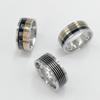 Anillo de acero de titanio de alta calidad transfronterizo con números romanos tricolor de superficie lisa de 5 líneas con aceite goteado de doble capa giratorio de fábrica