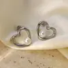 2026 Novas Brincos de Aço Inoxidável em Formato de Coração com Pérolas para Mulheres Design Doce Fresco Sentido Brinco Vintage Atacado Em Estoque