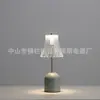 Lámpara de Mesa USB Simple Moderna Creativa Lámpara Decorativa de Mesita de Noche para Dormitorio Decoración de Escritorio Luz Nocturna Luz LED Roja de Red