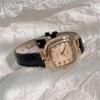 Reloj Retro Romano Cuadrado Pequeño de Azúcar Estilo Ins para Mujer Alto Valor de Color Estudiante de Secundaria Temprana Cuadrado Simple Elegante Esfera Pequeña