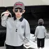 Colección de otoño para niños: camisas tipo polo elegantes y geniales con cuello camisero, nuevos estilos de otoño 2026, ropa urbana moderna y llamativa para niños, perfectas como capa base