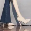 Zapatos de tacón de bloque puntiagudos color nude con hebilla en V, estilo delicado y femenino, 2026 Nuevos Tacones Altos Versátiles de Estilo Francés
