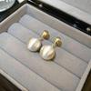 Aretes de Bola Metálica con Dibujo de Hilo de Aguja de Plata Electrochapada en Oro Real Estilo Frío Distintivos Aretes de Moda Aretes de Lujo Ligero de Alta Gama para Mujer