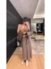 Tricô Elegante Estilo Coreano com Gola Meio Aberta e Botões para Mulheres no Outono e Inverno Novo Macio e Sedoso Aparência Emagrecedora Camisa Top para Camada Interna