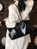 2026 Nova Bolsa de Axila Retro Simples Versátil Outono Feminina Grande Capacidade Manual para Deslocamento Bolsa Tote de Ombro Único
