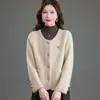 2026 Roupa para Mãe Jaqueta de Outono/Inverno de Alta Qualidade Estilo Francês Top Curto Novo Estilo Cardigan de Veludo Faux Mink para Mulheres de Meia-Idade e Idosas