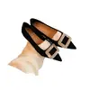 Versão em Pele de Ovelha Fivela de Diamante Brilhante Exquisita Sapatos Rasos Elegantes de Bico Fino para Mulheres Primavera e Outono 2026 Novo Modelo