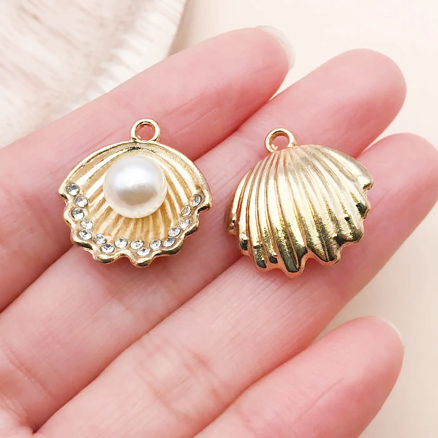 27115-HY2-kc金锌合金点钻珍珠贝壳20x20mm-