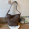 Bolsa Tote de Gran Capacidad para Mujer 2025 Nueva Bolsa para Viajes Diarios de Mujer Bolso de Hombro Retro de Gama Alta Bolso Cruzado Tipo Cubo
