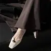 Zapatos de Mujer de Estilo Sencillo, Punta Cuadrada Baja, Tacón Grueso, Modelo Nuevo Primavera/Verano con Hebilla Metálica, Zapatos de Cuero Retro de Tacón Medio Adelgazantes para el Trabajo