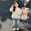 Cárdigan con ribete de encaje para niña, nueva colección otoño 2026, elegante prenda exterior de punto bordada para niños, top de manga larga para bebés