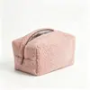 Bolsa de cosméticos de pelúcia para outono e inverno, grande capacidade, necessaire portátil, bolsa de armazenamento de pelúcia, logotipo personalizado disponível do fabricante