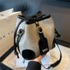 Bolsa simples para combinar com tudo de Outono e Inverno para mulheres 2023 nova moda bolsa balde cor contrastante nicho sensação de alta qualidade bolsa de ombro Tong Qin