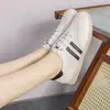 Zapatillas de Entrenamiento Alemanas Caladas para Mujer, Nuevo Estilo Verano 2026, Zapatos Blancos Perforados, Versátiles, Superficie Suave, Ligeros, Transpirables, Zapatos Planos