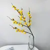 Nueva Decoración Festiva de Flor de Ciruelo Artificial de 4 Ramas Flor Falsa para la Atmósfera del Festival de Primavera Decoración del Hogar Arreglo de Floristería Flor de Seda Hecha a Mano