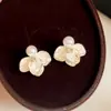Pendientes de Botón Flor Perla Incrustada de Pedrería Retro Franceses Diseño de Moda de Nicho Pendientes Accesorios de Pendientes de Lujo Ligero y de Alta Gama para Mujeres