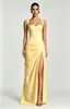 Vestido formal estilo europeu e americano com decote quadrado, alças largas, sem mangas, caimento justo, franzido, fenda lateral, comprimento longo, modelador, vestido longo moderno e elegante