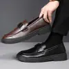 Sapatos masculinos de couro, novos sapatos masculinos slip-on de verão, sapatos casuais confortáveis slip-on de sola macia, atacado de fabricante de sapatos de couro
