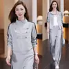 Conjunto casual da moda feito sob medida para mulheres, nova coleção de outono, jaqueta curta listrada estilosa com gola alta e calça pantalona, estilo esportivo