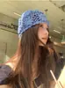 Tocador Floral Calado Tejido a Mano para Mujer, Estilo Delgado de Primavera y Verano, Gorro Versátil de Punto Vintage de Nicho