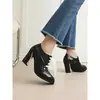 Chegada Nova Outono 2026 Sapatos de Salto Alto Brogue de Comércio Exterior Botas Femininas Estilo Britânico Salto Grosso Salto Alto Botas Curtas Sapatos Individuais Femininos