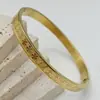 Pulsera de Acero de Titanio Estilo Europeo y Americano Set de Tres Colores con Elegante Diseño Floral, Pulsera de Acero Inoxidable Acero de Titanio Lujo Ligero Flor